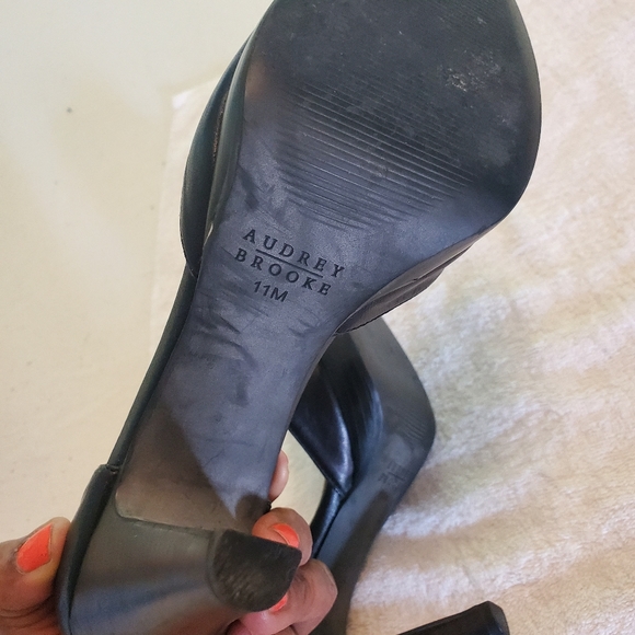 Shoes - Picture 6 of 9